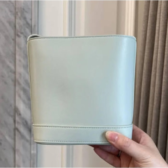 👜 🆕 Celine Mini Bucket Cuir Triomphe In smooth Calfskin leather in color
Jade - Picture 6 of 9